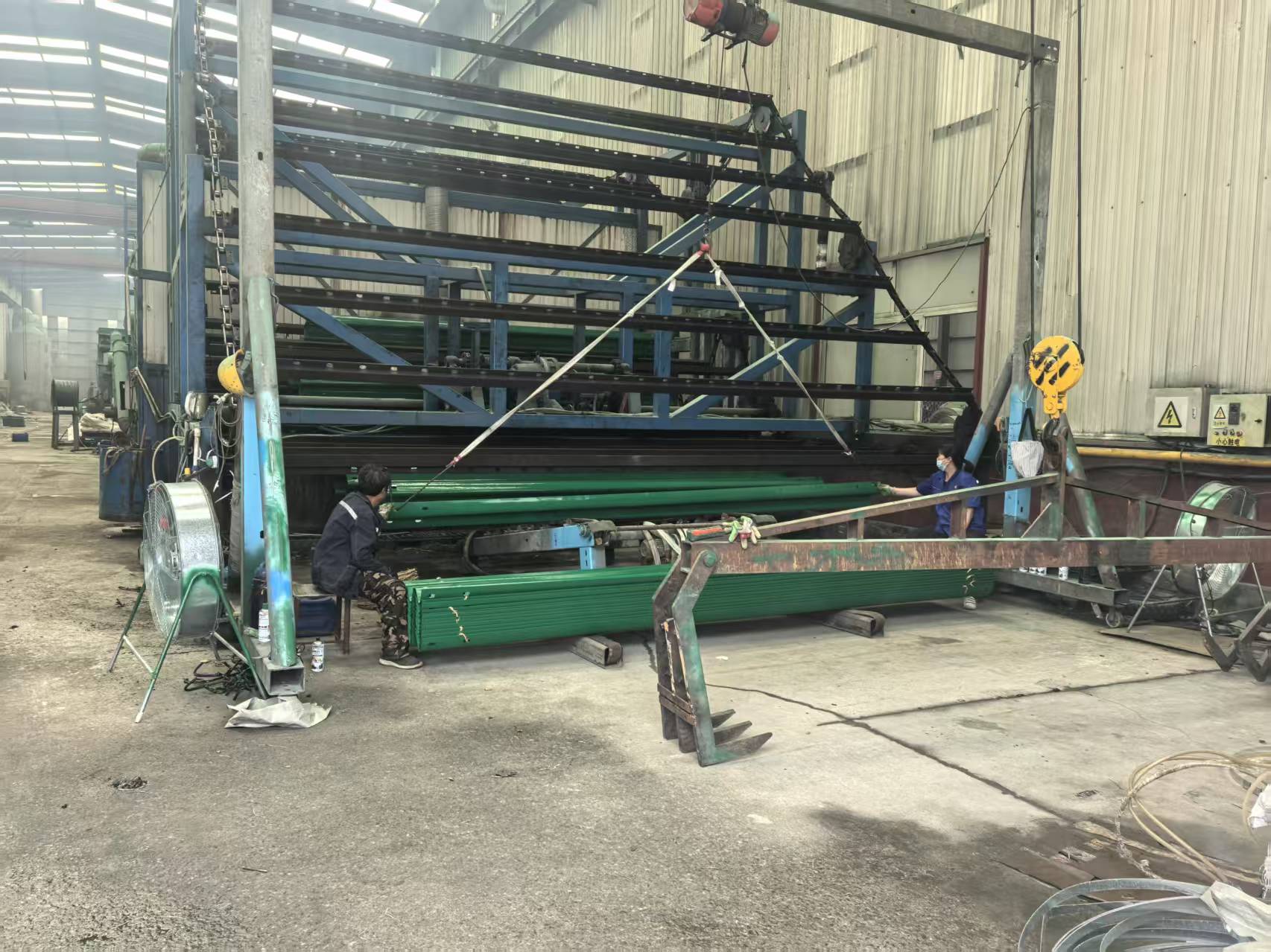 阜阳市三波波形护栏环氧锌基波形护栏 - 价格